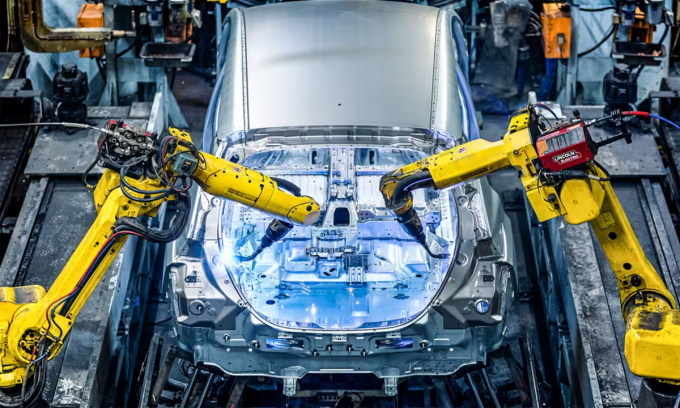 Mẫu xe điện Leaf trong nhà máy của Nissan.