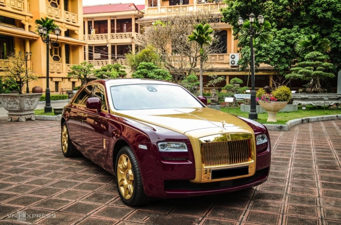 Chiếc Ghost dát vàng mua năm 2011 của ông Minh, sau này bán lại cho một đại gia Việt. Ảnh: Minh Quân