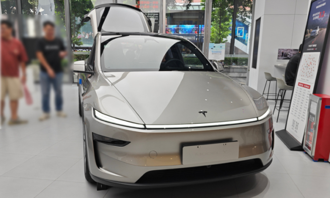 Tesla Model Y phiên bản 6 chỗ tại một showroom ở Trung Quốc.