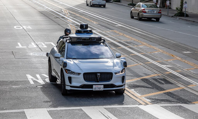 Một xe taxi tự lái của Waymo tại San Francisco, Mỹ. Ảnh: Dietmar Rabich