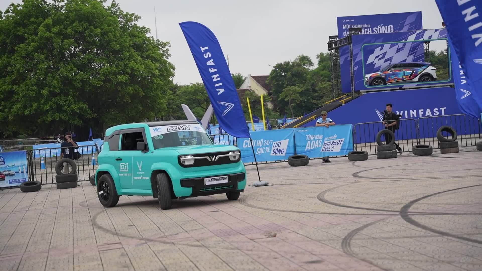 Trình Diễn Kỹ Thuật Drift Của VinFast VF 3 Tại Hà Nội