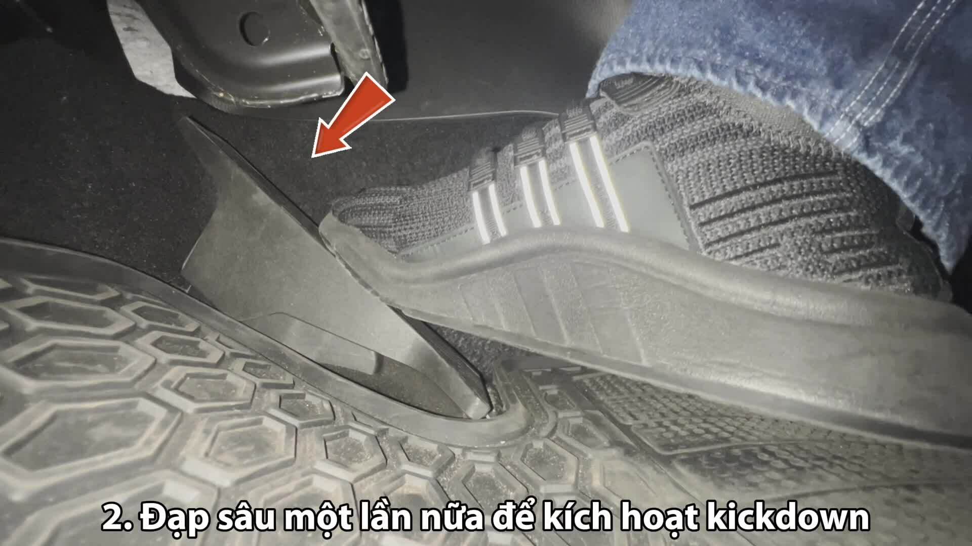 Kickdown - tính năng ẩn ở bàn đạp ga ít người biết đến