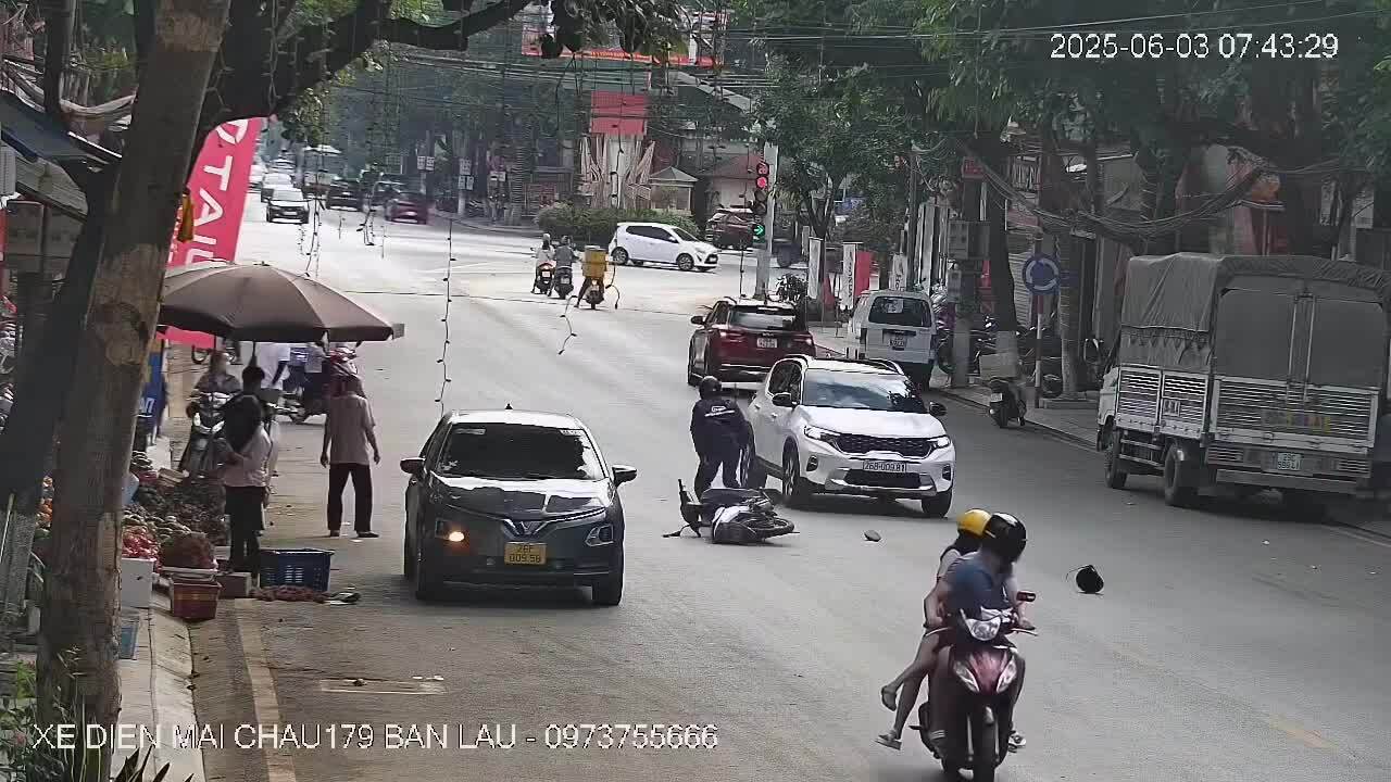 Cảnh Giác Khi Lưu Thông: Tránh Va Chạm Giữa Người Đi Bộ, Xe Máy và Ô Tô